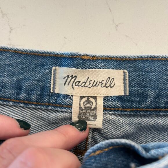 Madewell Relaxed Denim Shorts in Rosemount Wash: Destroyed Hem Edition Size 30 - Picture 4 of 10